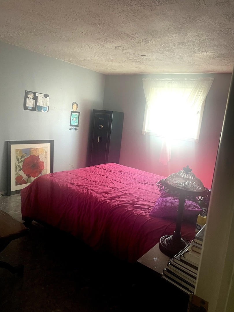 1852 Center Drive, Carpentersville, IL 60110