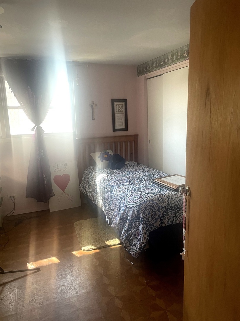 1852 Center Drive, Carpentersville, IL 60110