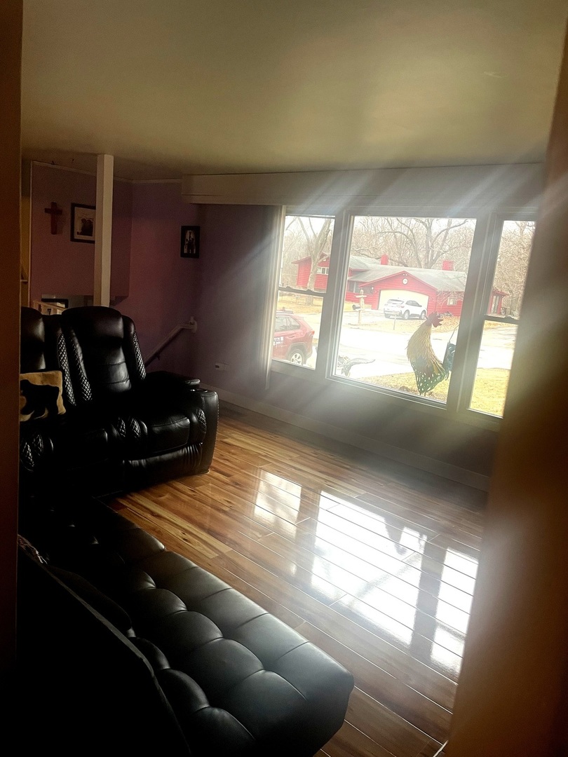 1852 Center Drive, Carpentersville, IL 60110