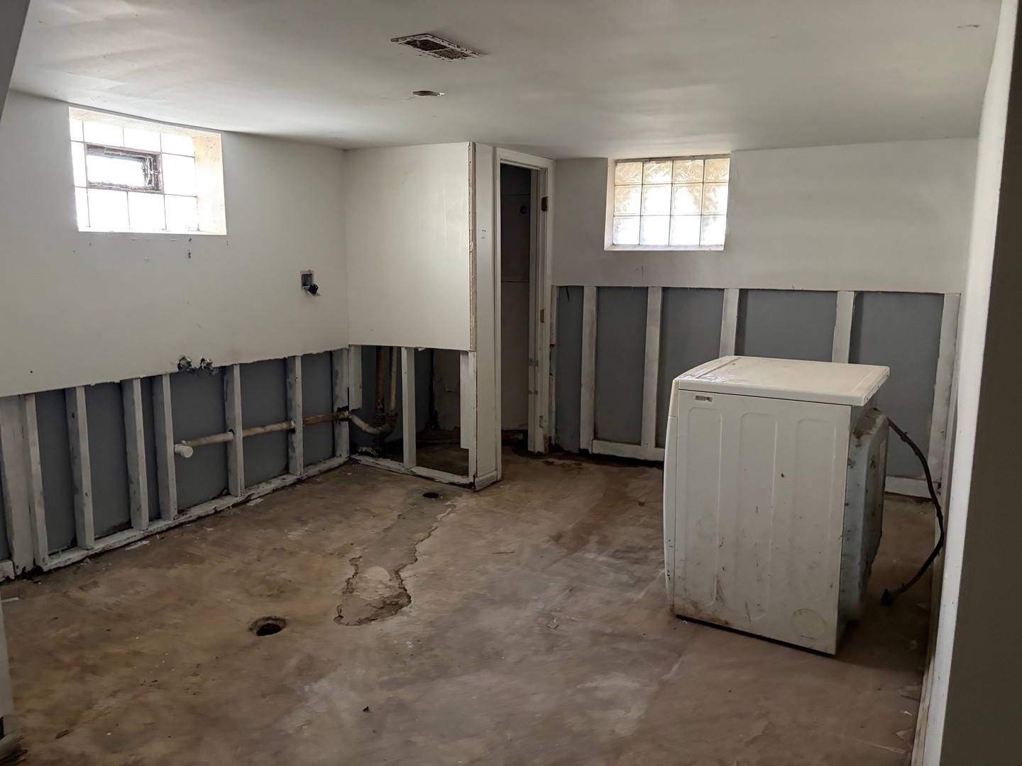 15129 LEXINGTON Avenue, Harvey, IL 60426