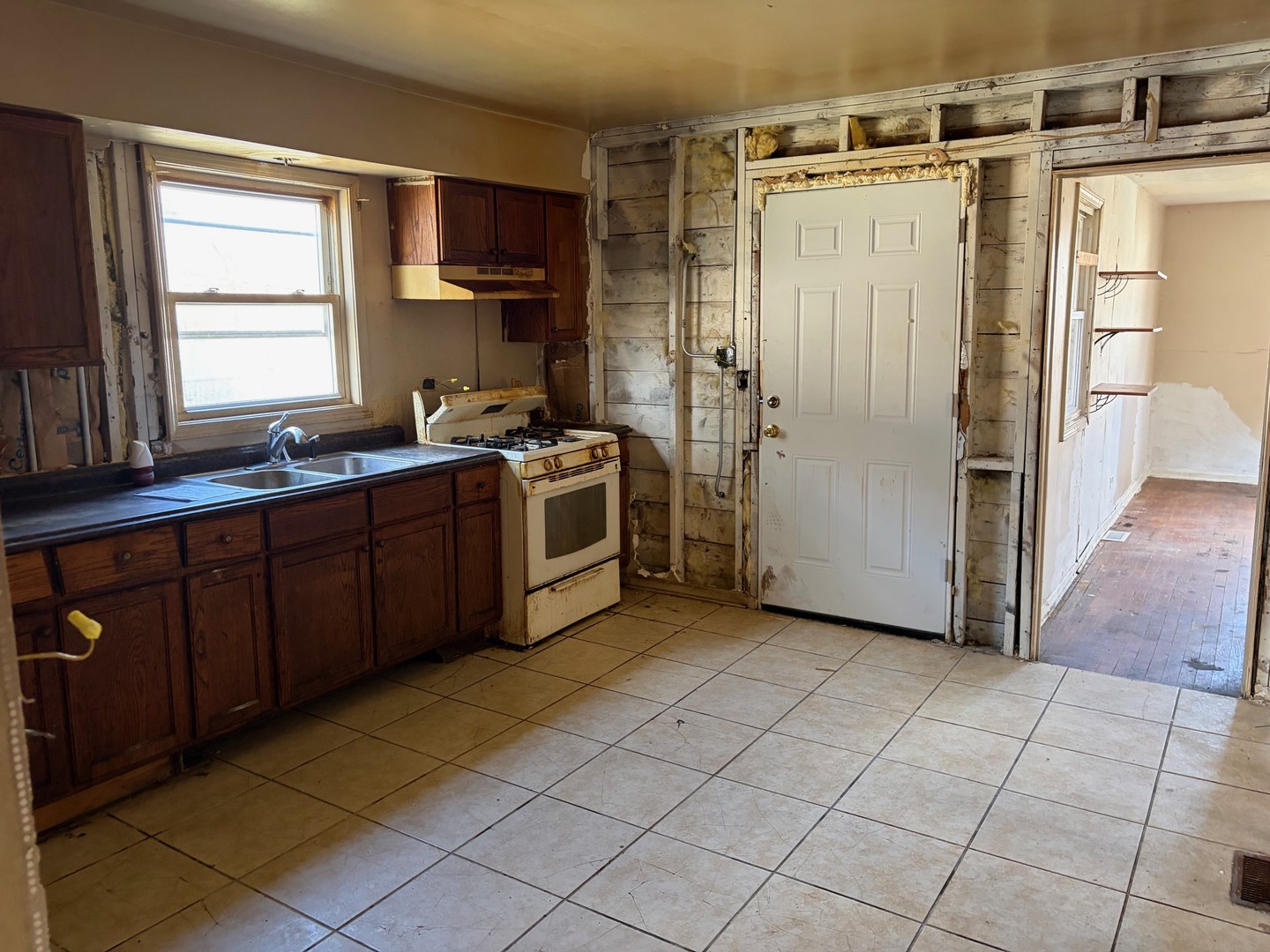 15129 LEXINGTON Avenue, Harvey, IL 60426