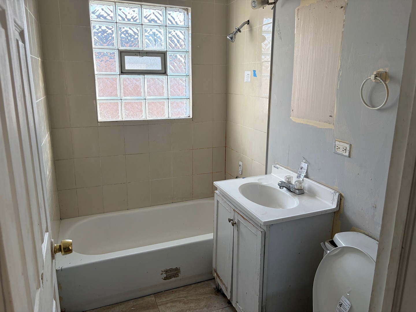 15129 LEXINGTON Avenue, Harvey, IL 60426