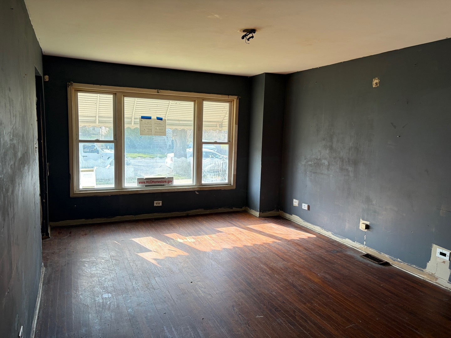 15129 LEXINGTON Avenue, Harvey, IL 60426