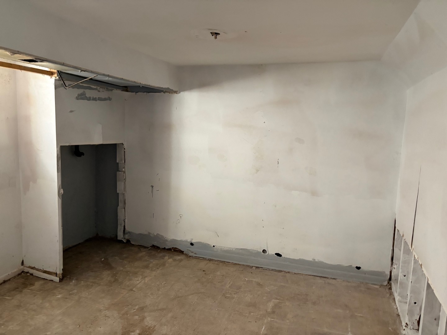 15129 LEXINGTON Avenue, Harvey, IL 60426