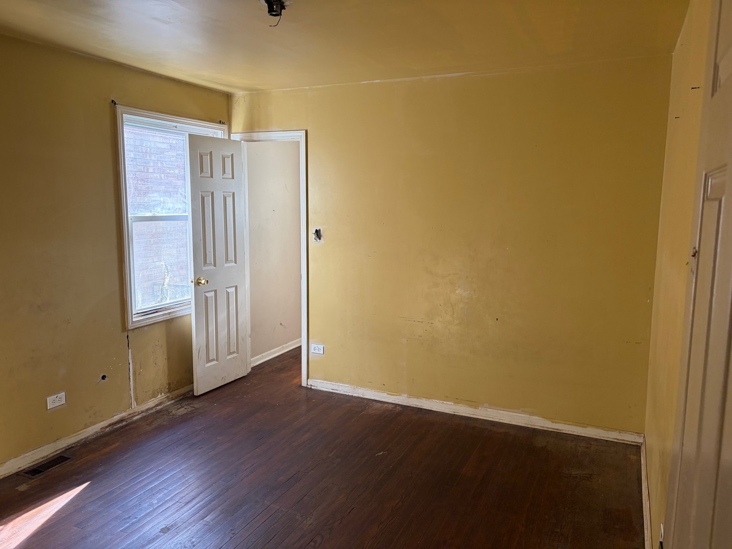 15129 LEXINGTON Avenue, Harvey, IL 60426