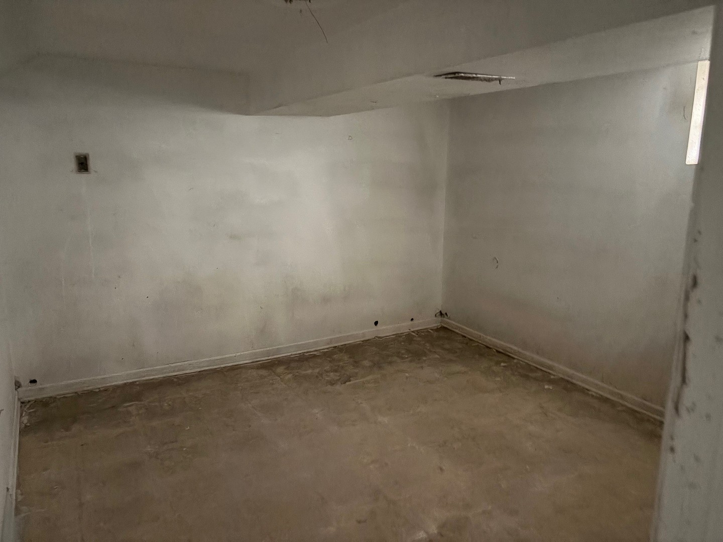 15129 LEXINGTON Avenue, Harvey, IL 60426