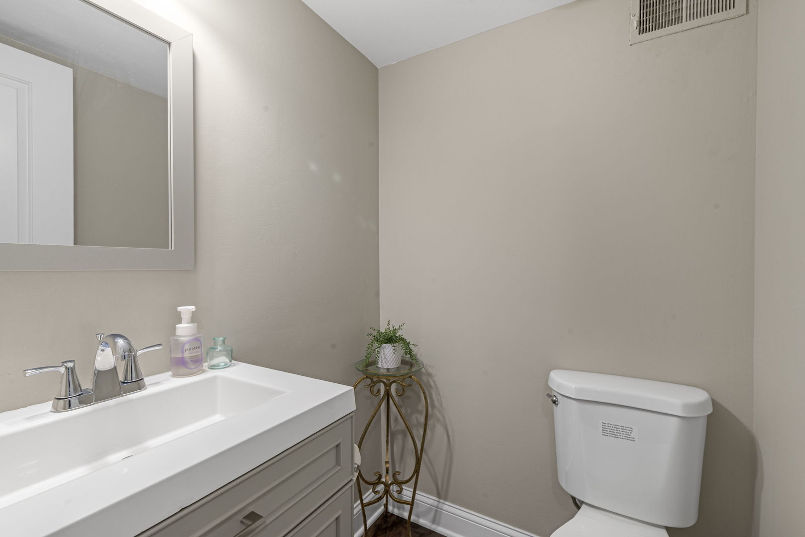 1890 Shorewood Drive, Hoffman Estates, IL 60192