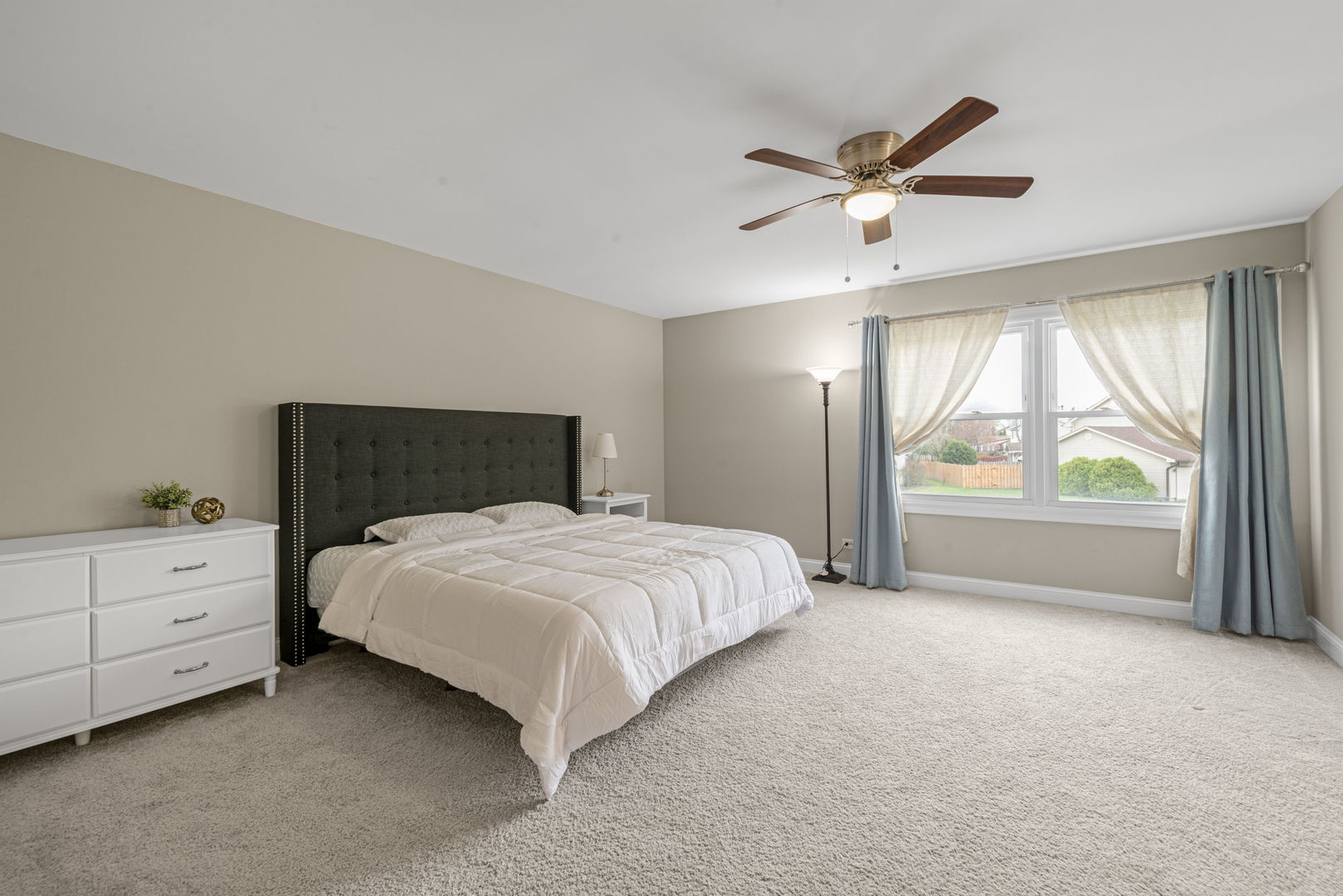 1890 Shorewood Drive, Hoffman Estates, IL 60192