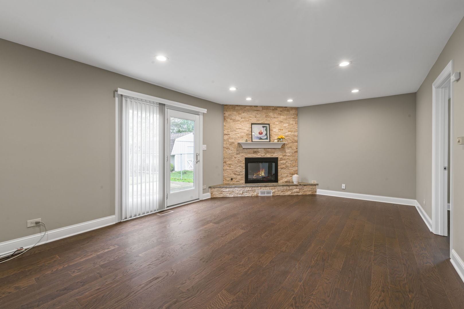 1890 Shorewood Drive, Hoffman Estates, IL 60192