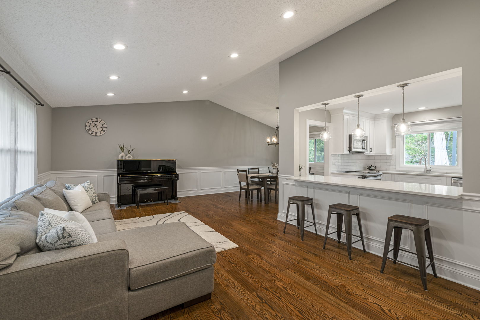 1890 Shorewood Drive, Hoffman Estates, IL 60192