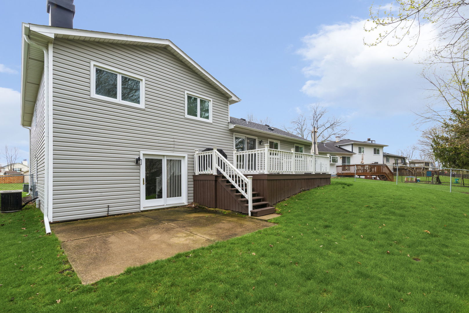 1890 Shorewood Drive, Hoffman Estates, IL 60192