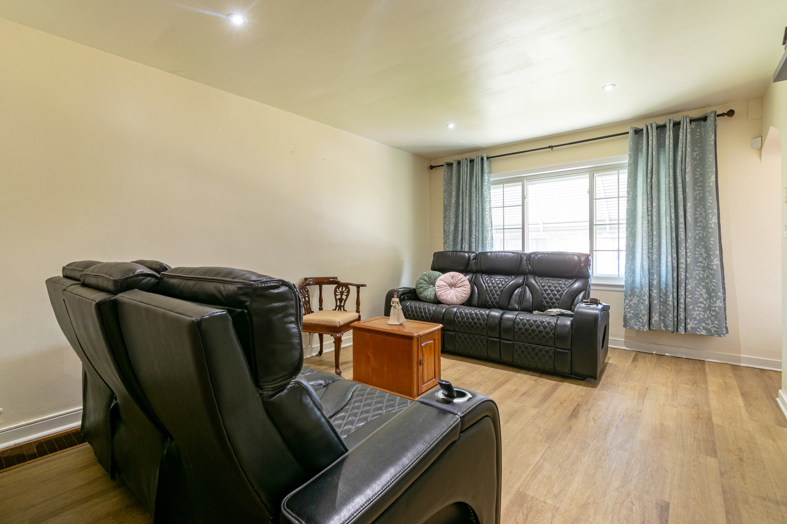 6824 S Kildare Avenue, Chicago, IL 60629