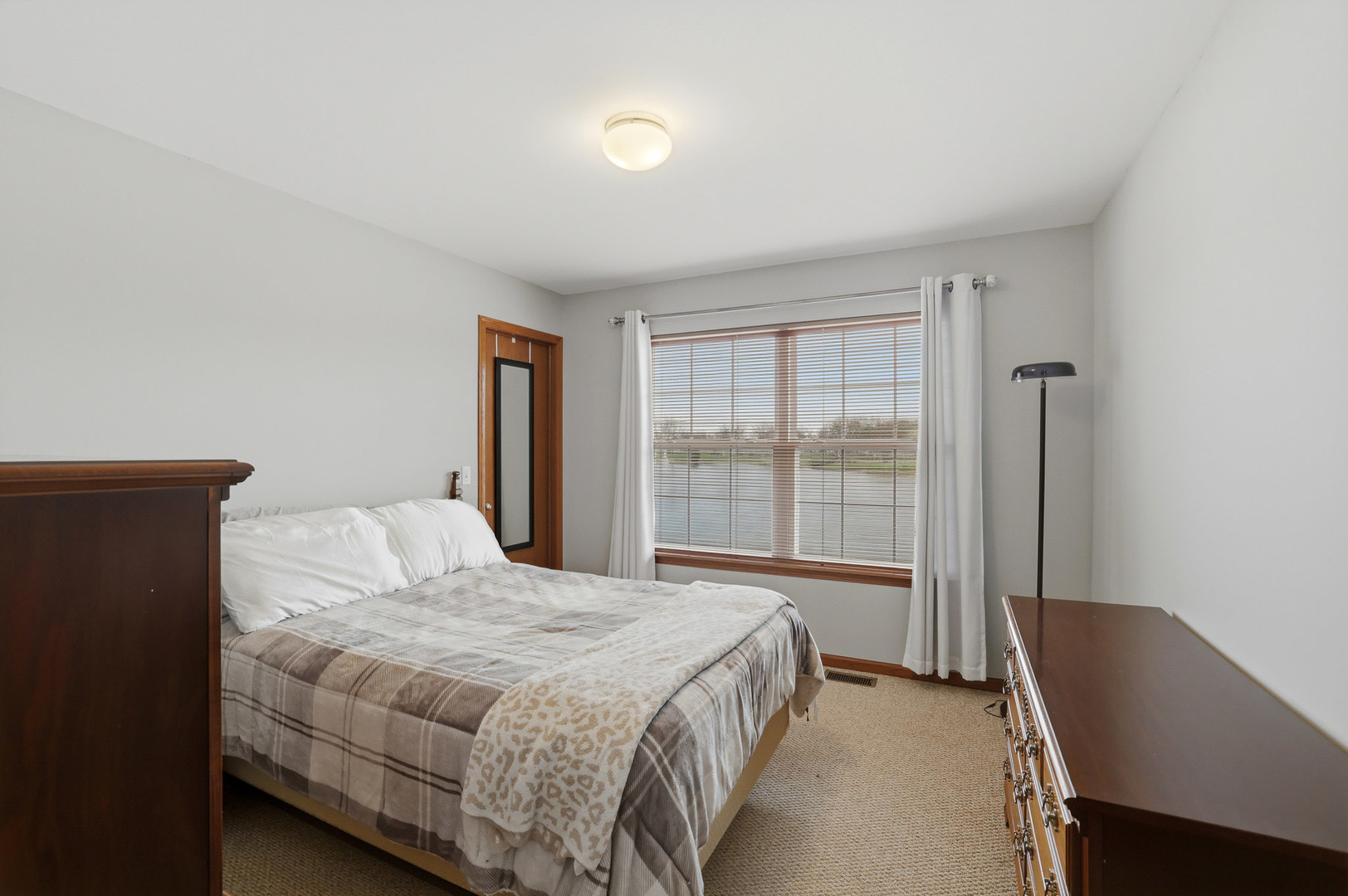 2300 Wesmere Lakes Drive, Plainfield, IL 60586