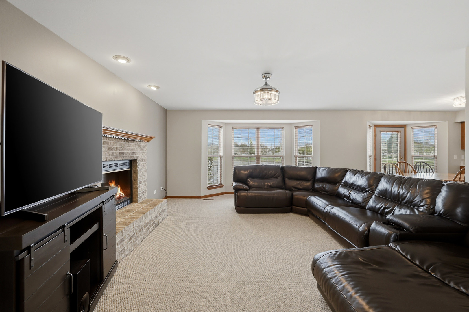 2300 Wesmere Lakes Drive, Plainfield, IL 60586