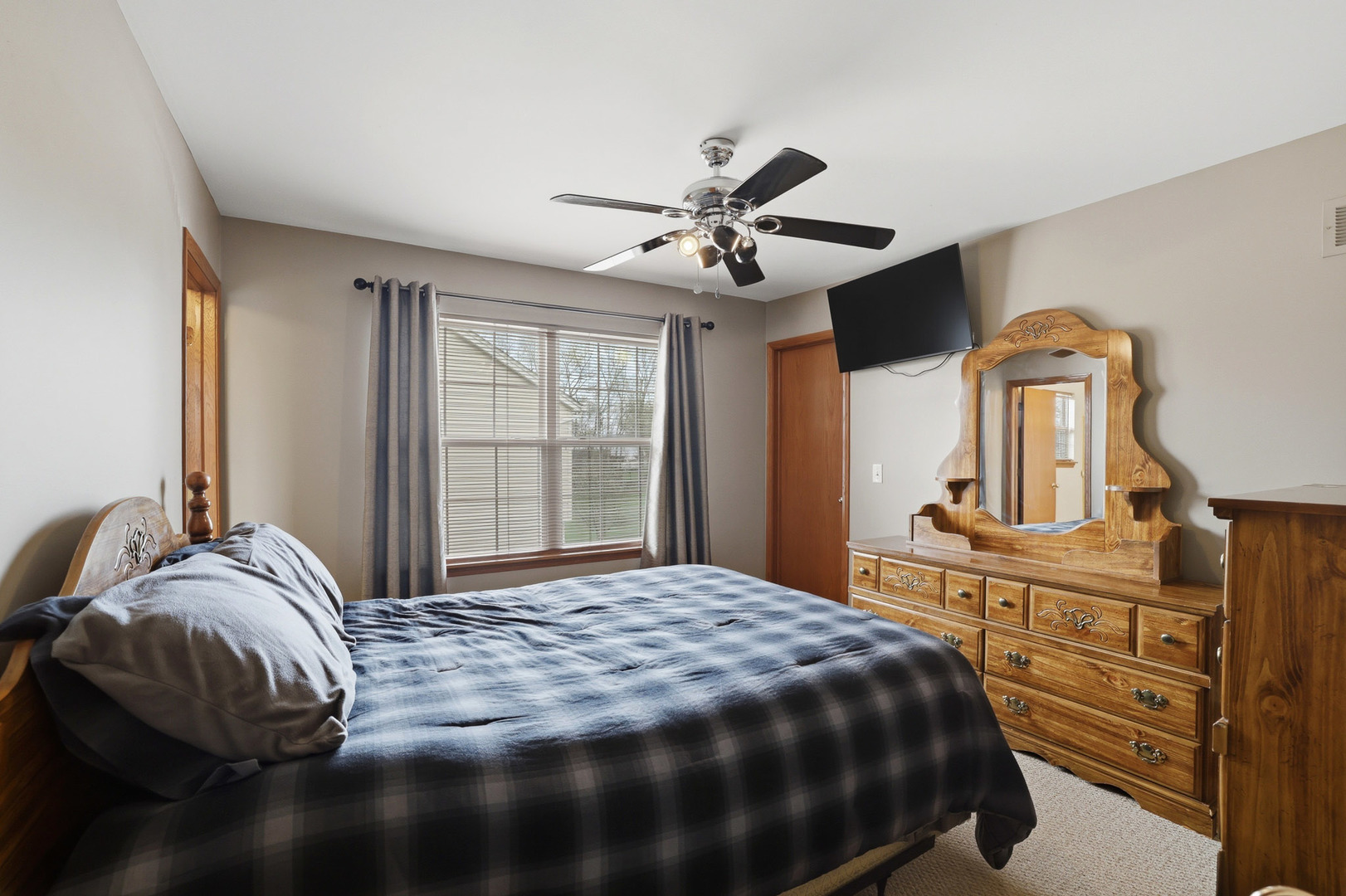 2300 Wesmere Lakes Drive, Plainfield, IL 60586