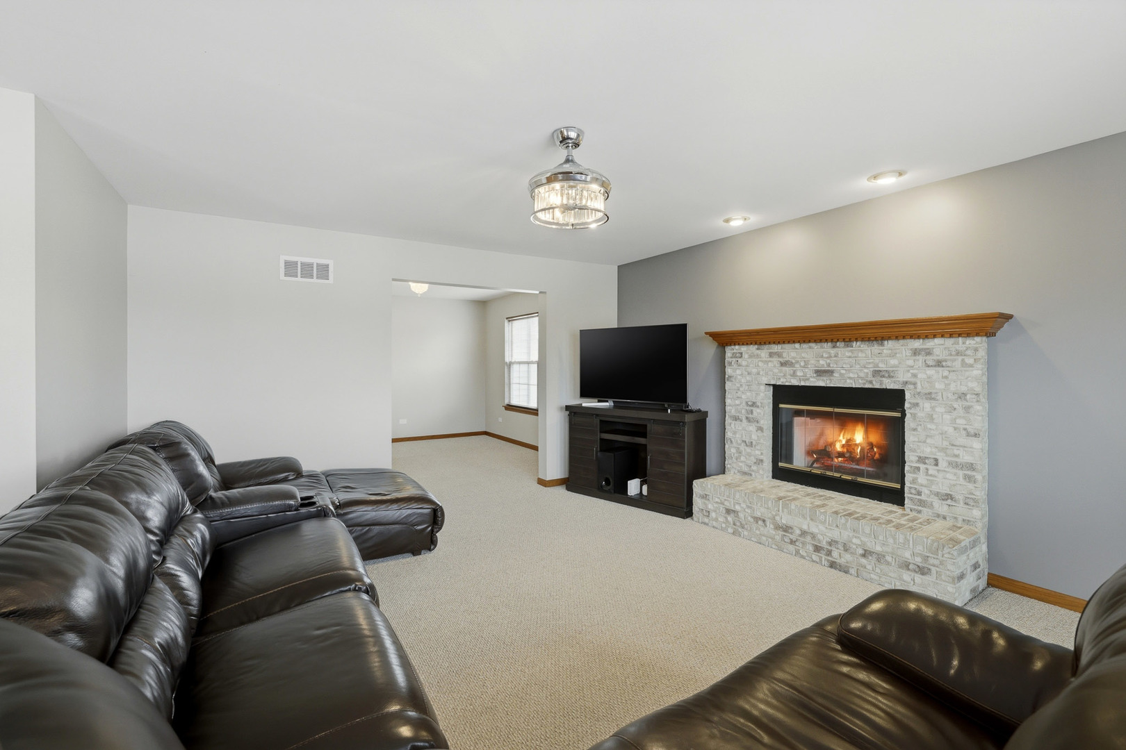 2300 Wesmere Lakes Drive, Plainfield, IL 60586