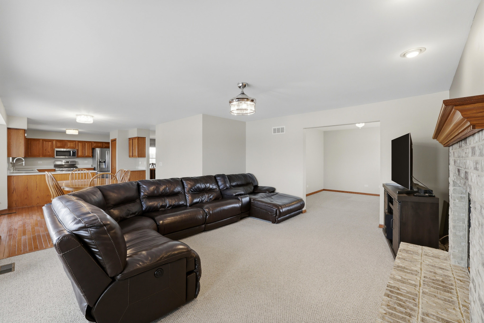 2300 Wesmere Lakes Drive, Plainfield, IL 60586