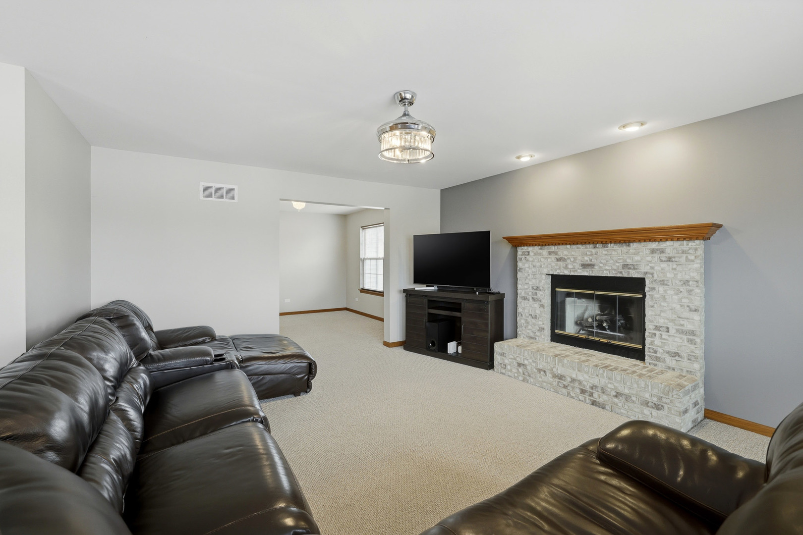 2300 Wesmere Lakes Drive, Plainfield, IL 60586