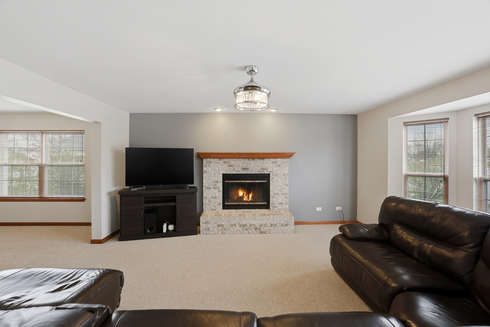 2300 Wesmere Lakes Drive, Plainfield, IL 60586