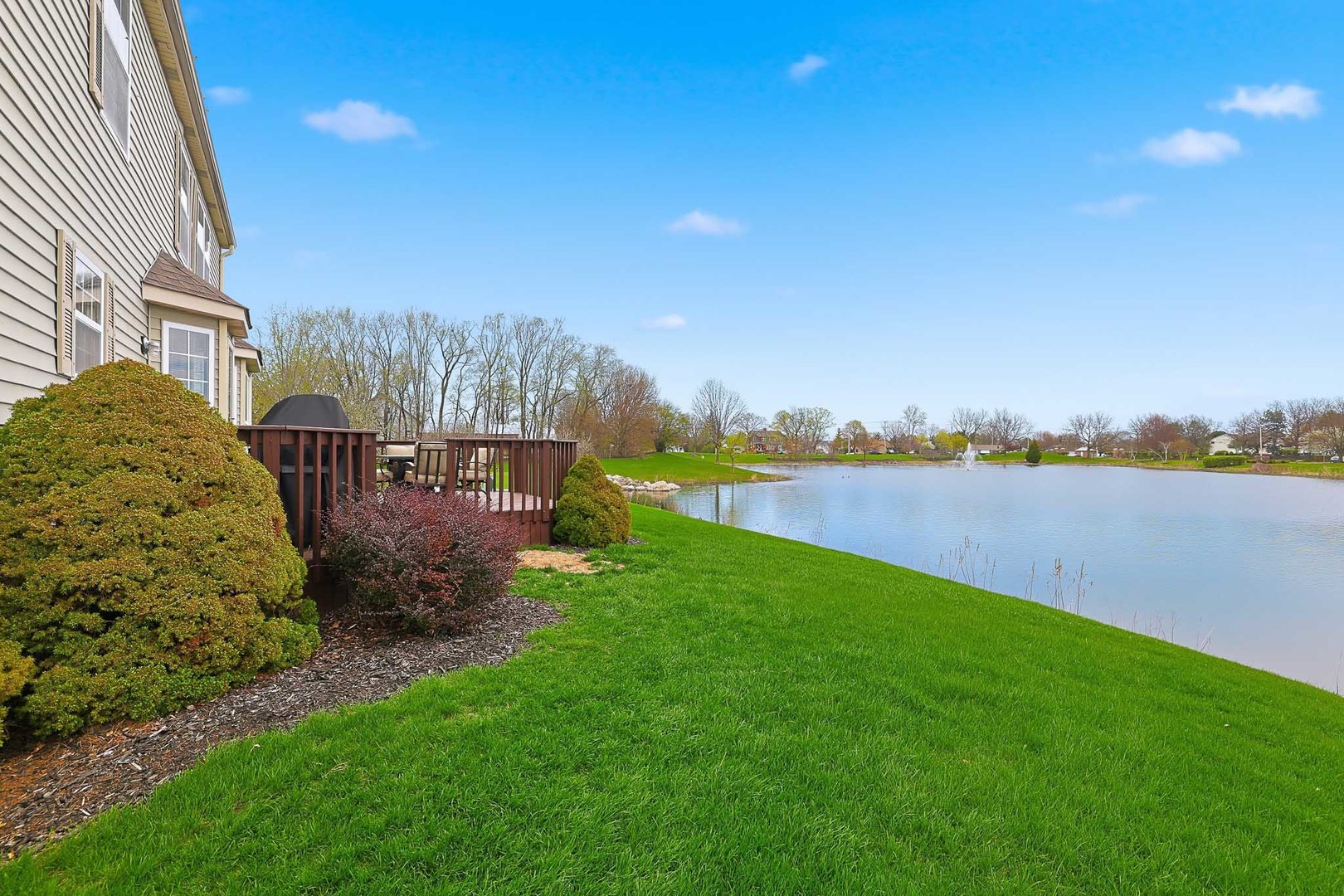 2300 Wesmere Lakes Drive, Plainfield, IL 60586