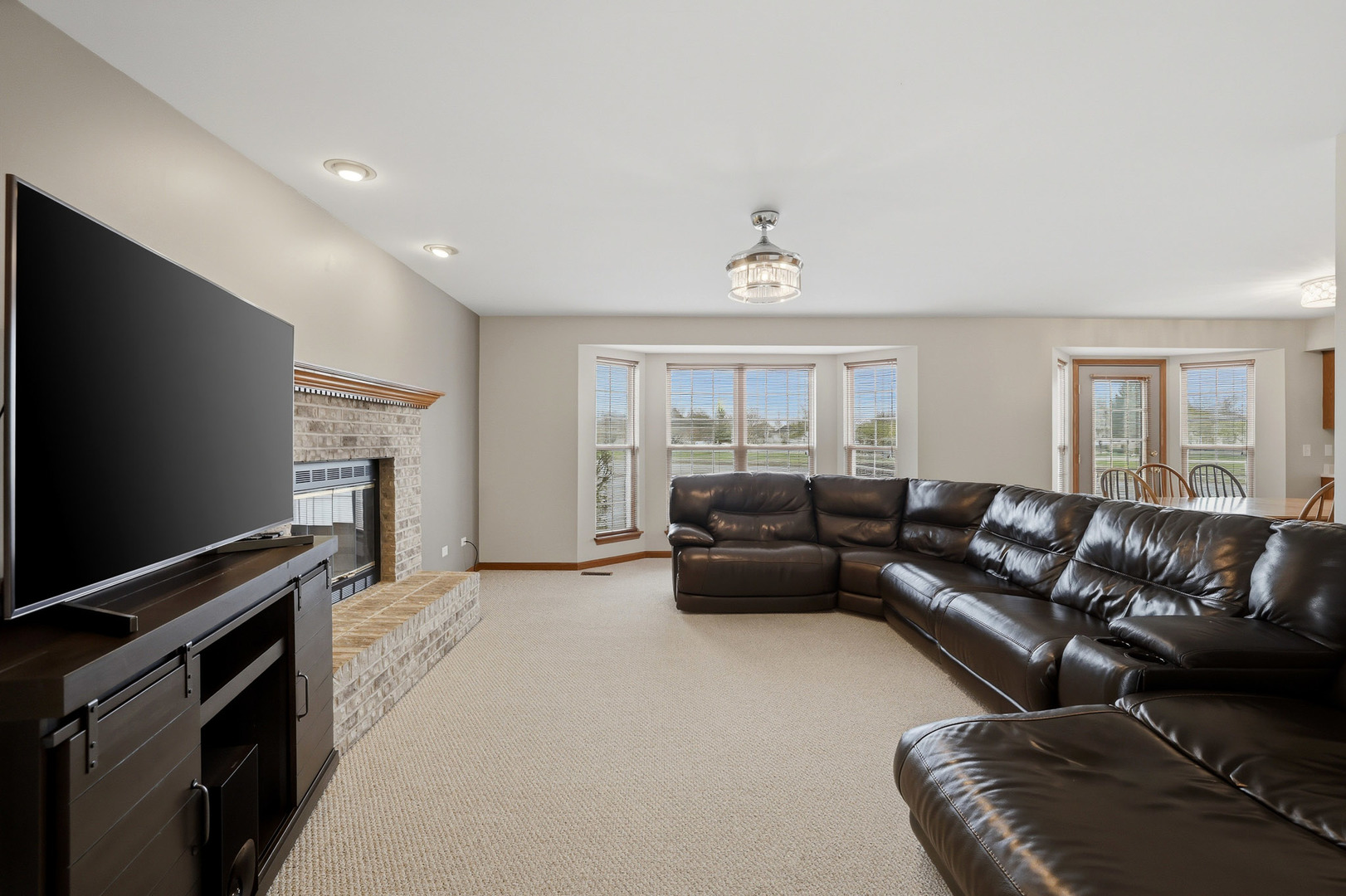 2300 Wesmere Lakes Drive, Plainfield, IL 60586