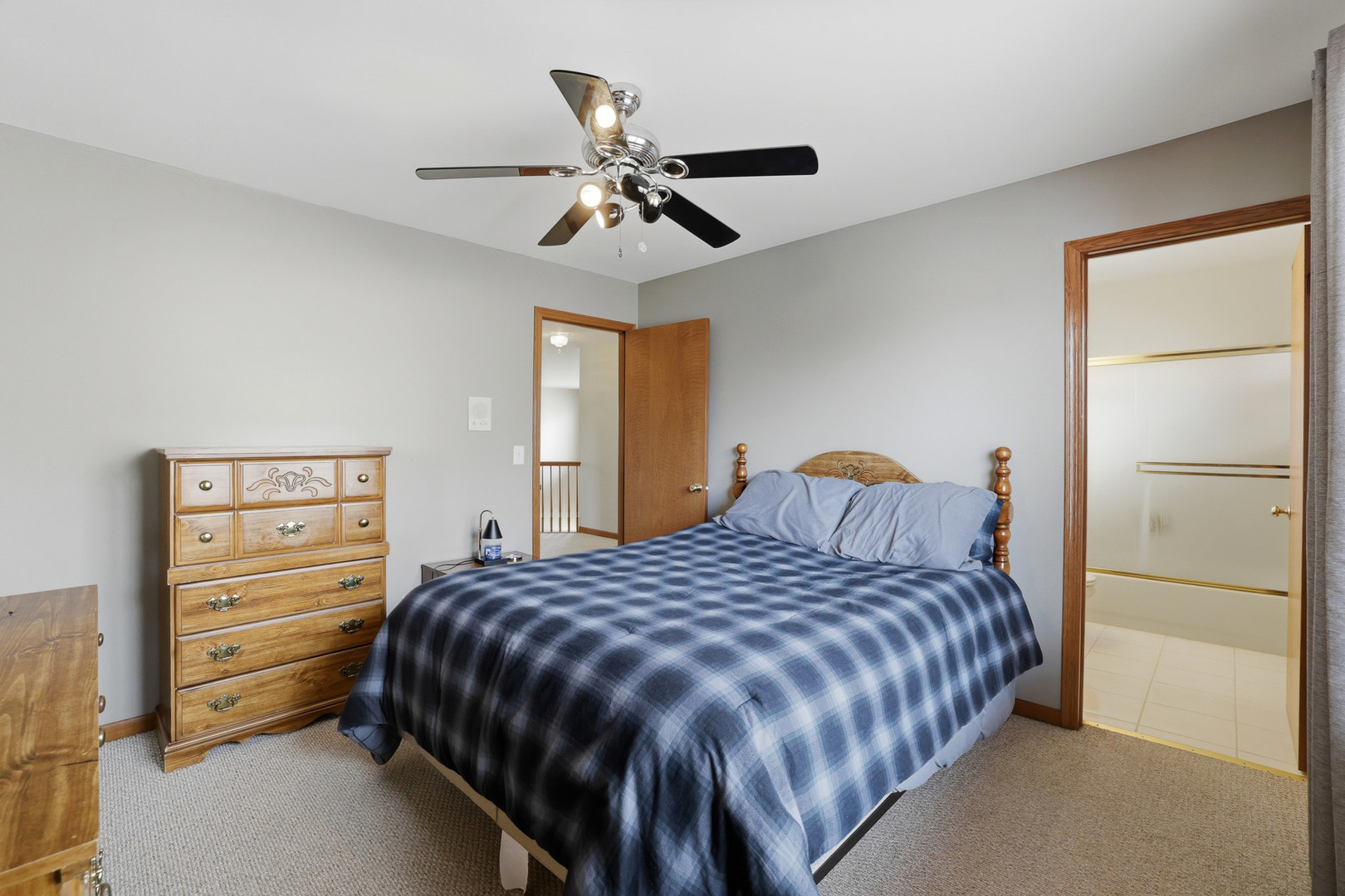 2300 Wesmere Lakes Drive, Plainfield, IL 60586