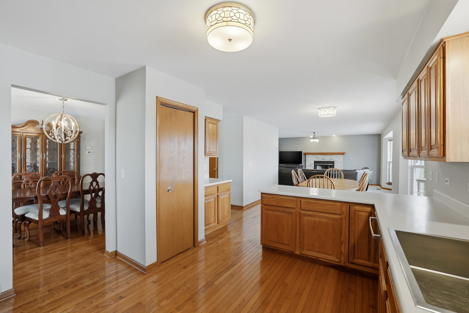 2300 Wesmere Lakes Drive, Plainfield, IL 60586