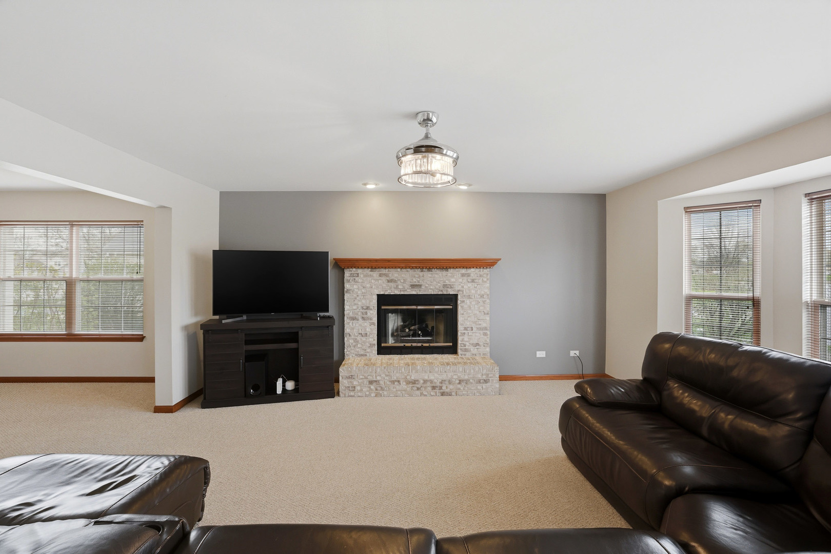 2300 Wesmere Lakes Drive, Plainfield, IL 60586