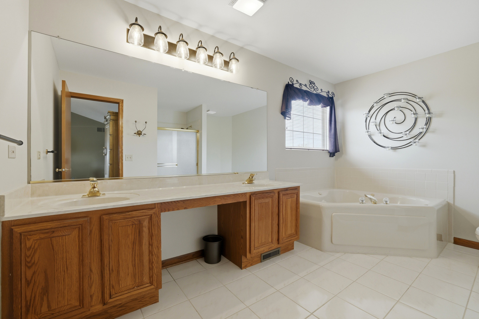 2300 Wesmere Lakes Drive, Plainfield, IL 60586