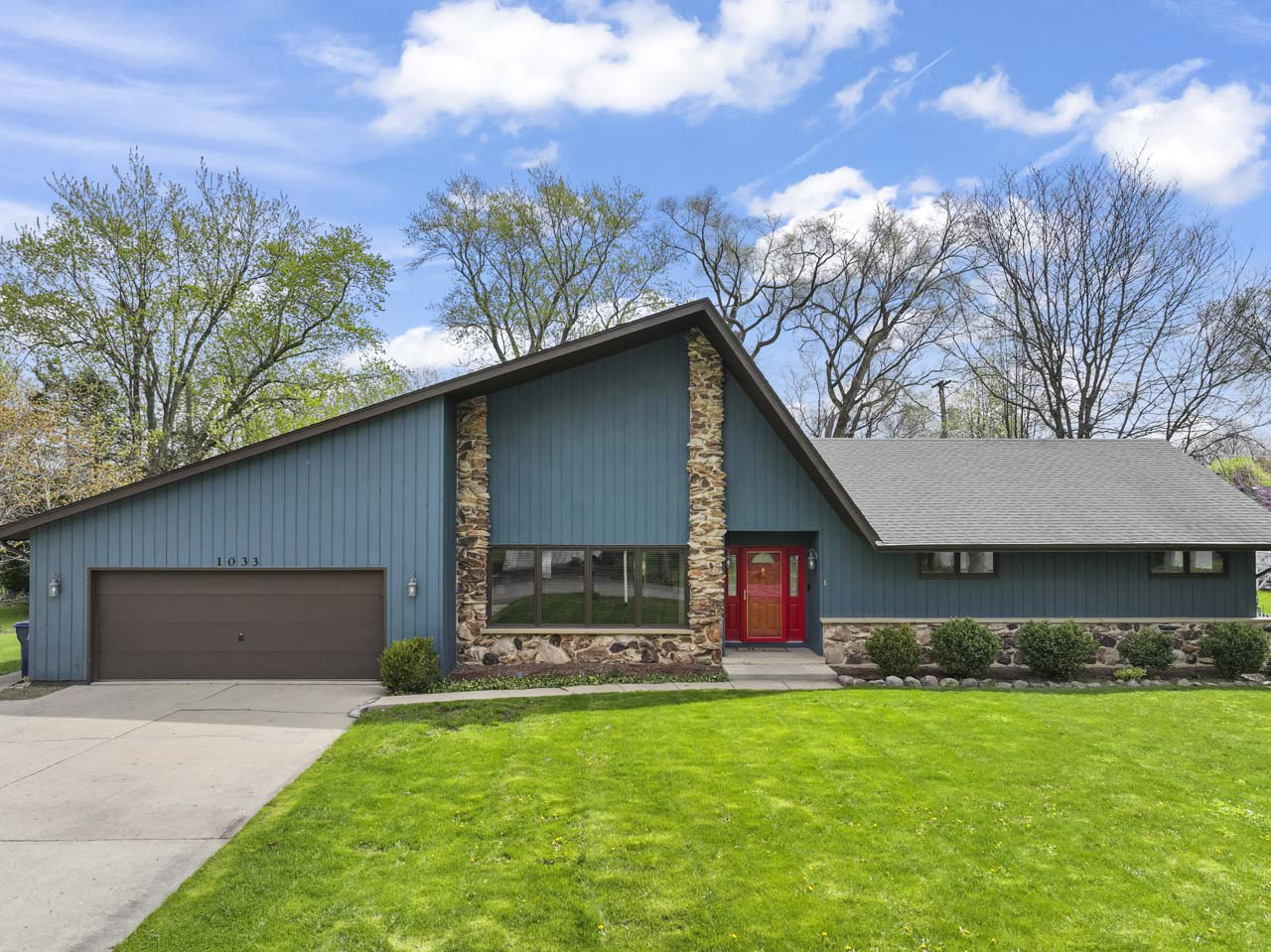 1033 Blackburn Street, Gurnee, IL 60031