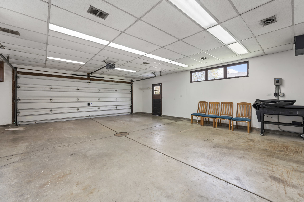 1033 Blackburn Street, Gurnee, IL 60031