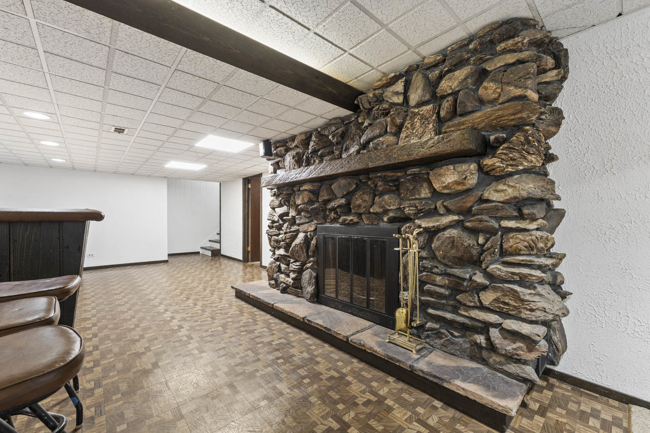 1033 Blackburn Street, Gurnee, IL 60031