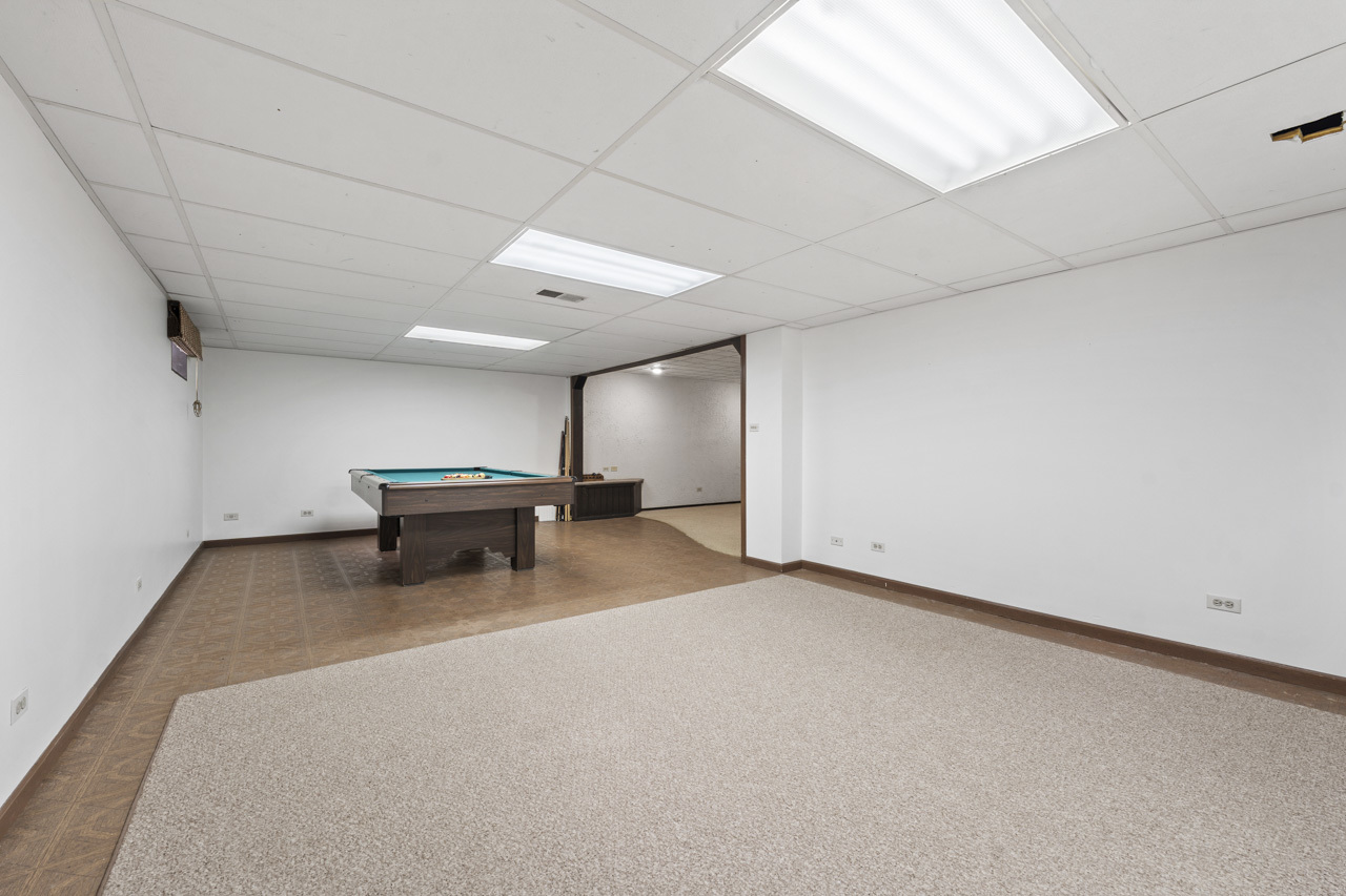 1033 Blackburn Street, Gurnee, IL 60031