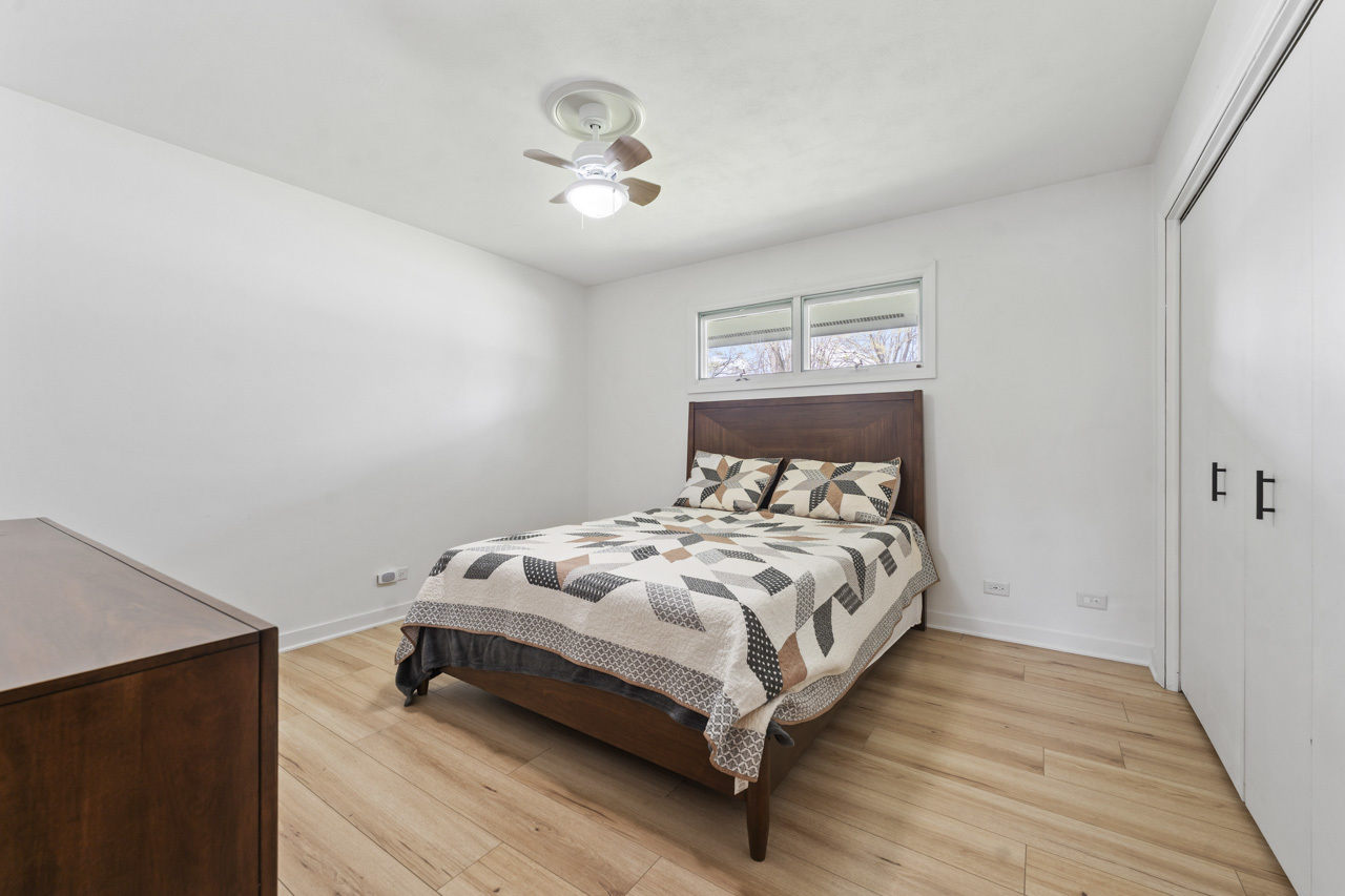 1033 Blackburn Street, Gurnee, IL 60031