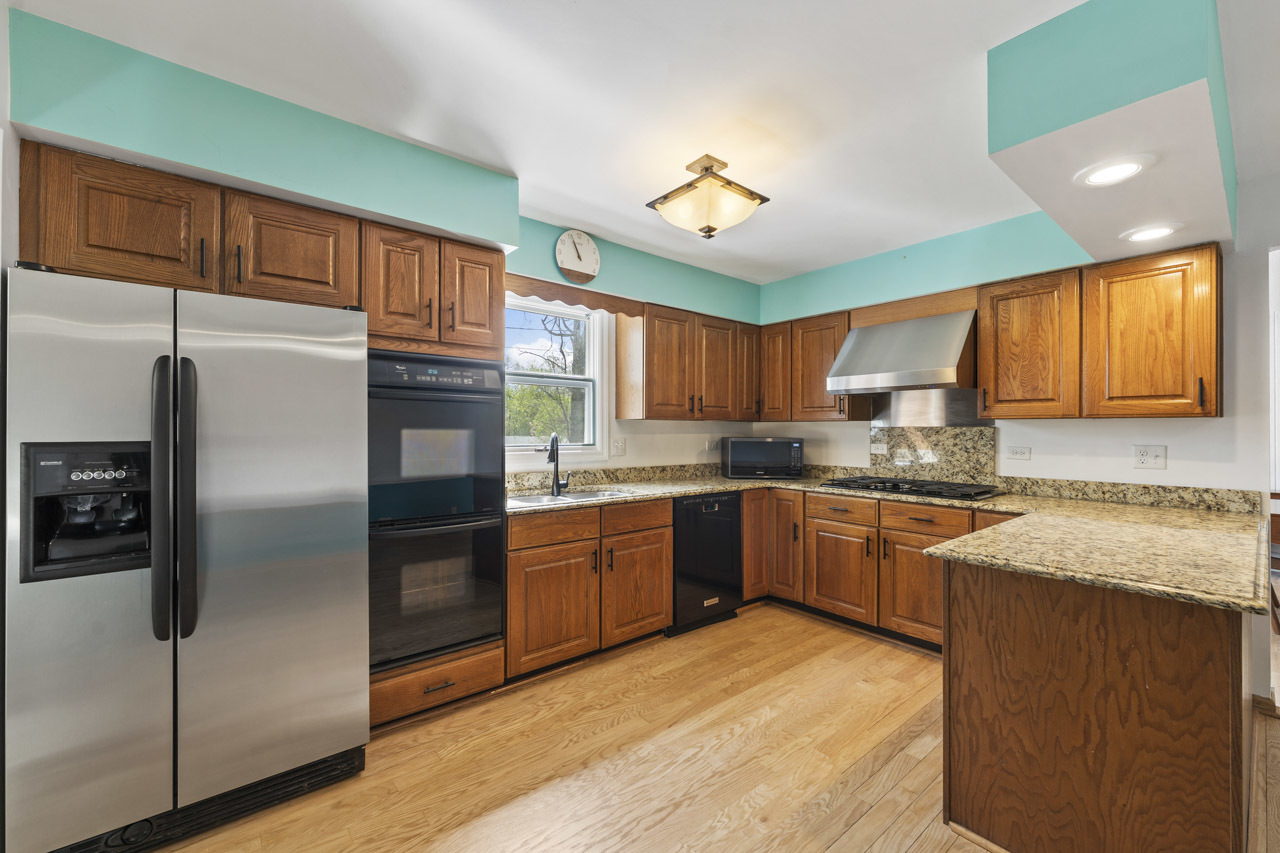 1033 Blackburn Street, Gurnee, IL 60031