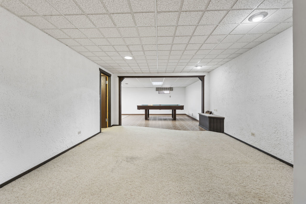 1033 Blackburn Street, Gurnee, IL 60031