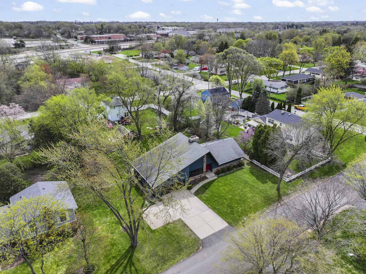 1033 Blackburn Street, Gurnee, IL 60031