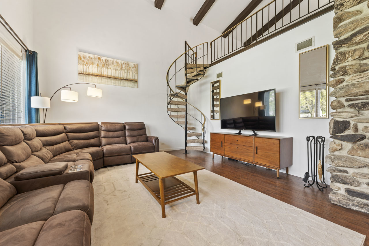 1033 Blackburn Street, Gurnee, IL 60031