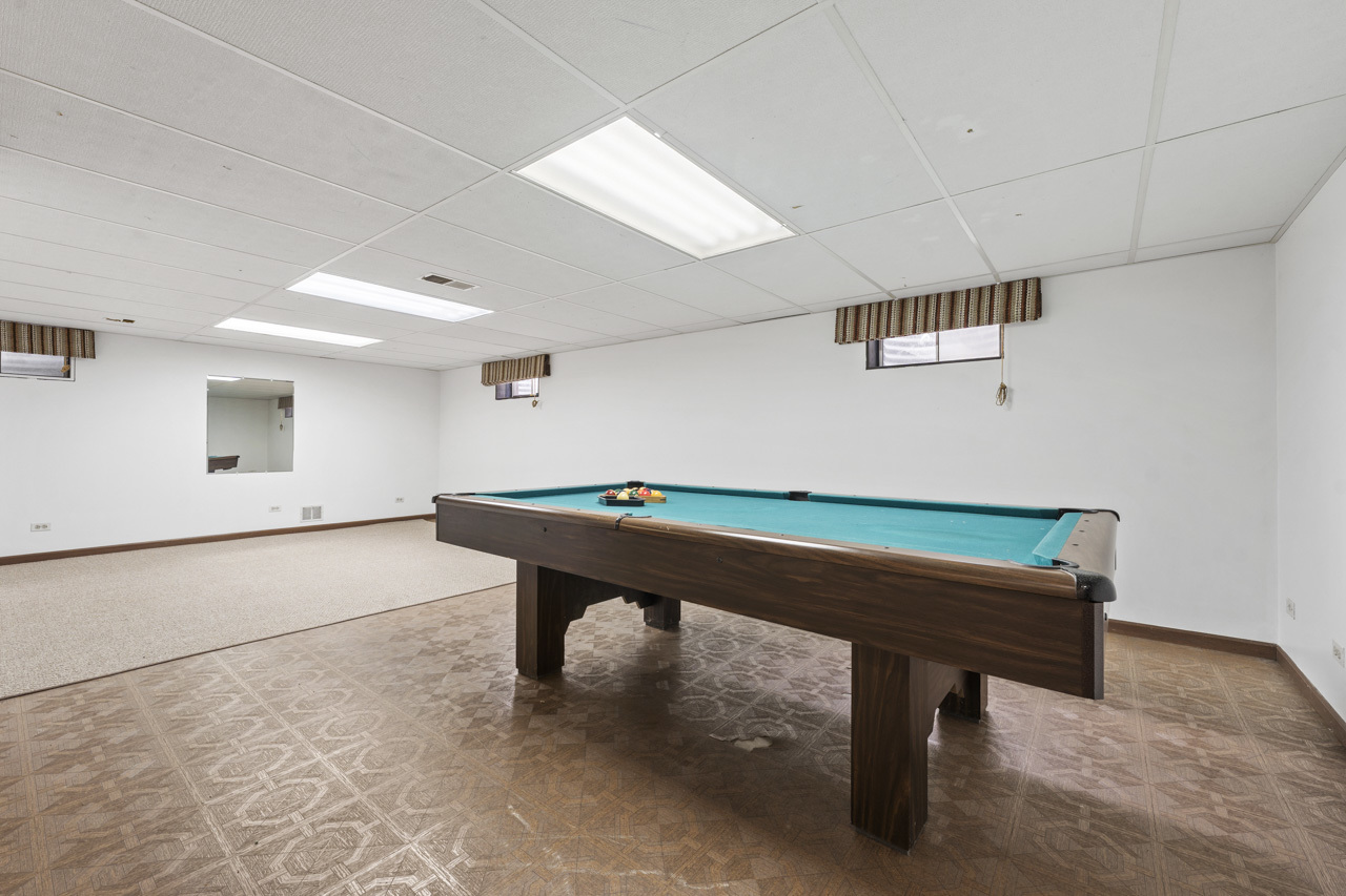 1033 Blackburn Street, Gurnee, IL 60031