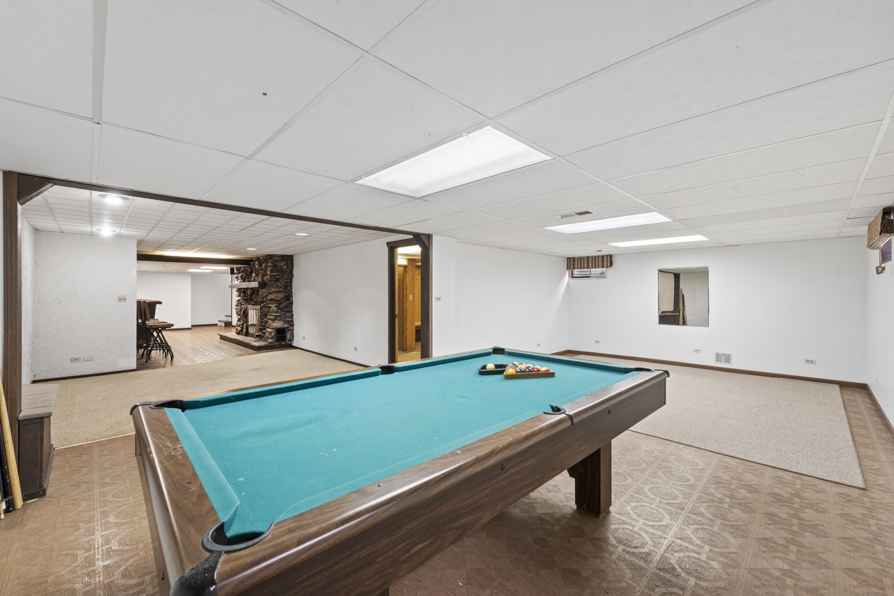 1033 Blackburn Street, Gurnee, IL 60031