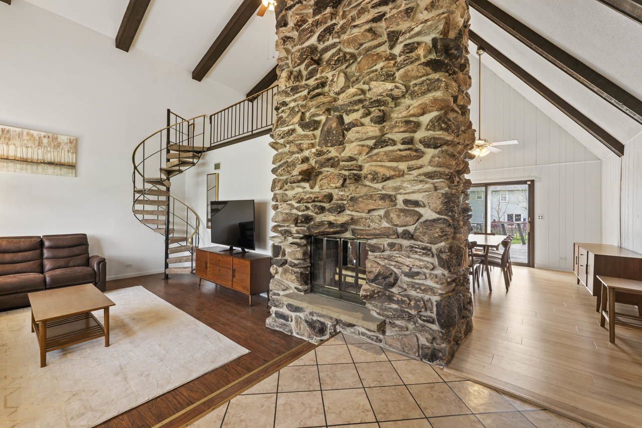 1033 Blackburn Street, Gurnee, IL 60031