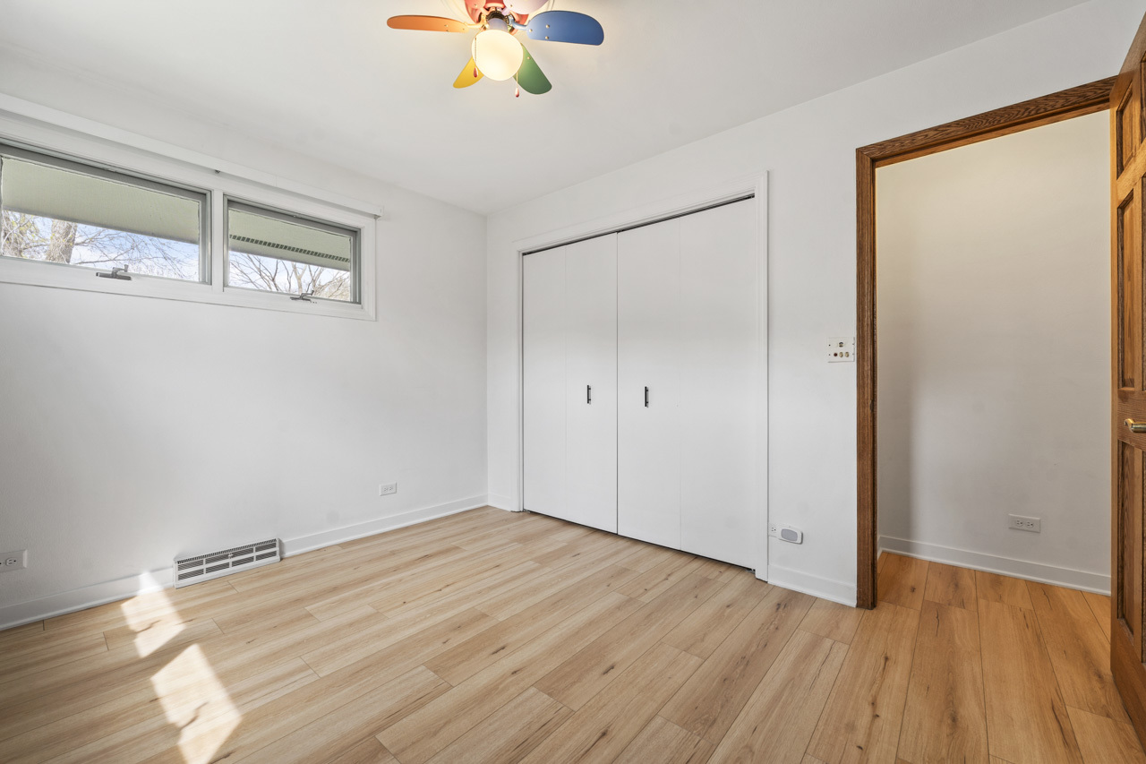 1033 Blackburn Street, Gurnee, IL 60031