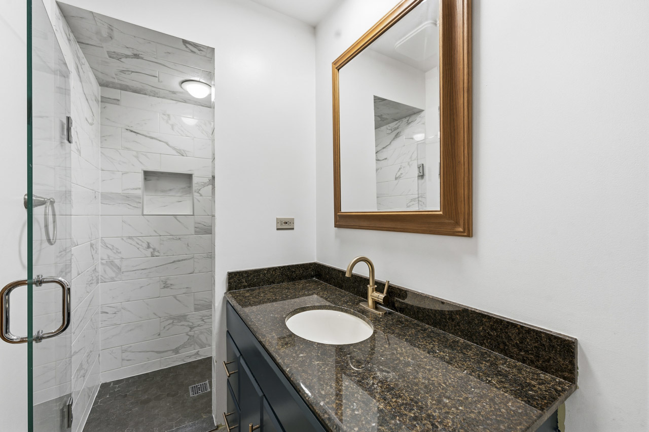 1033 Blackburn Street, Gurnee, IL 60031