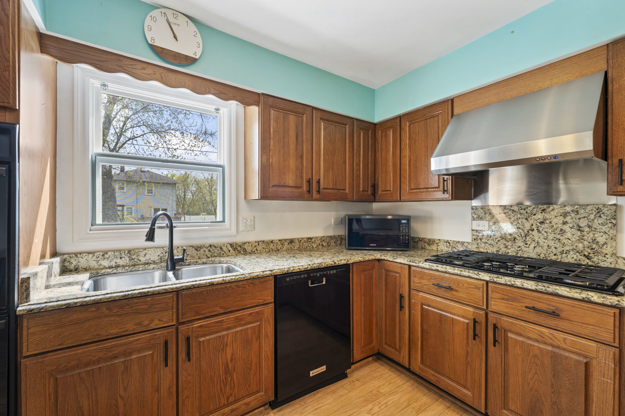 1033 Blackburn Street, Gurnee, IL 60031