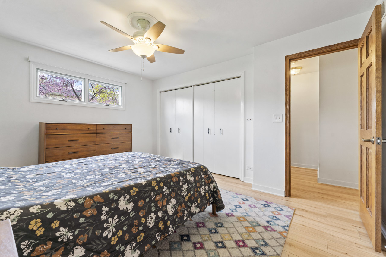 1033 Blackburn Street, Gurnee, IL 60031