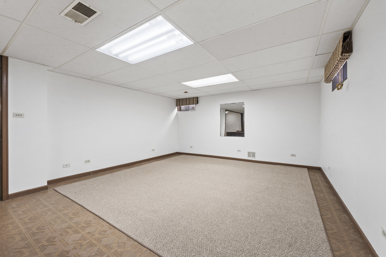 1033 Blackburn Street, Gurnee, IL 60031