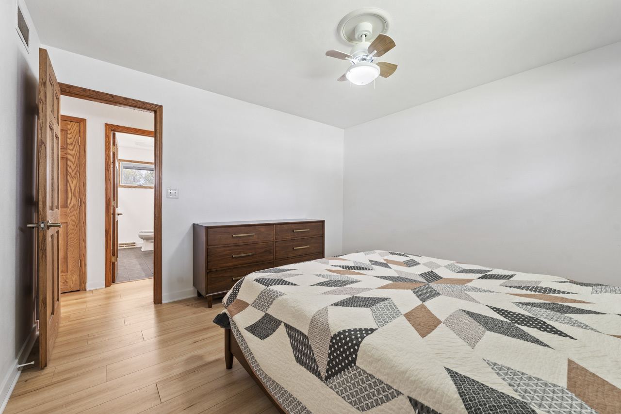 1033 Blackburn Street, Gurnee, IL 60031