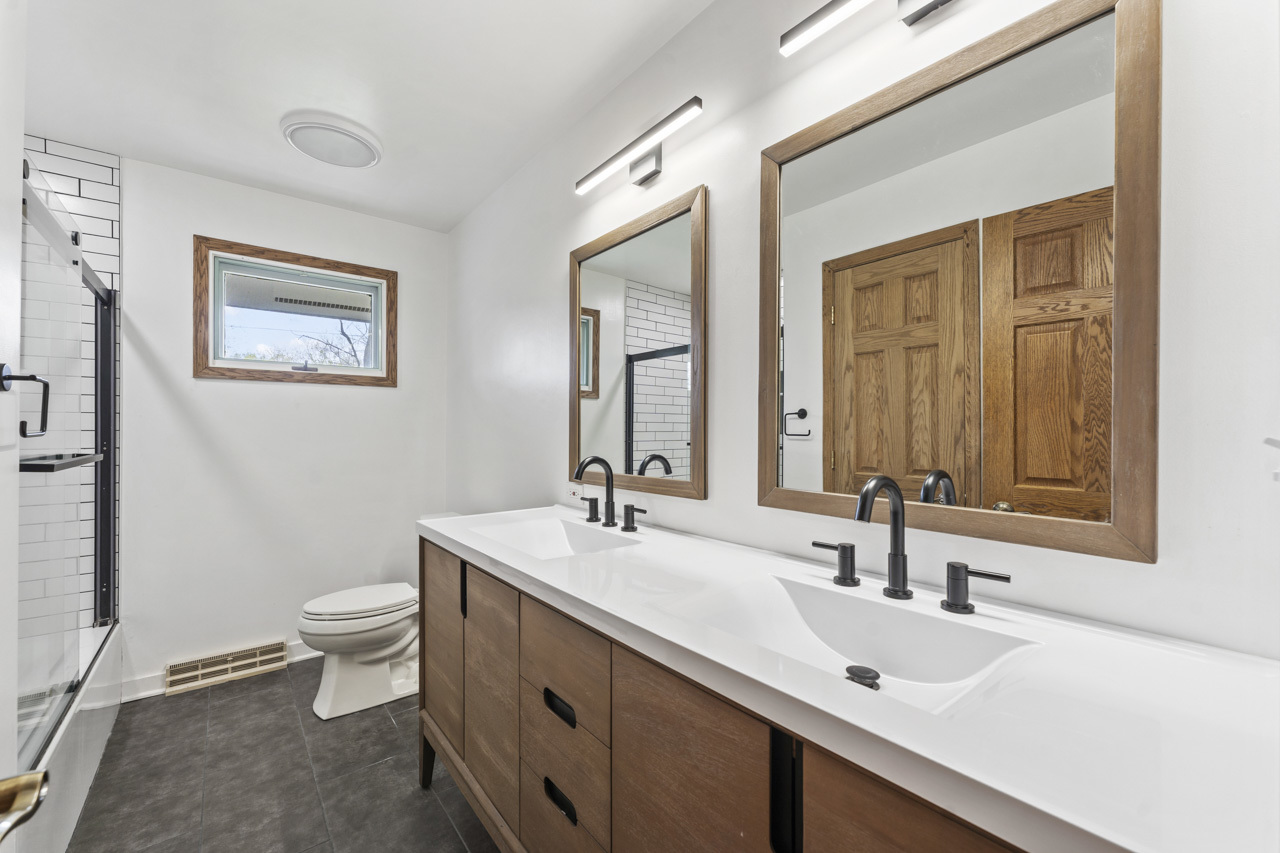 1033 Blackburn Street, Gurnee, IL 60031