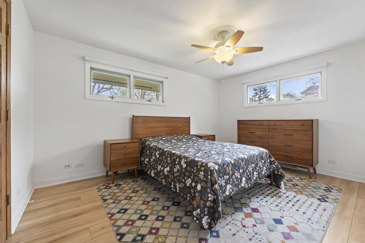 1033 Blackburn Street, Gurnee, IL 60031