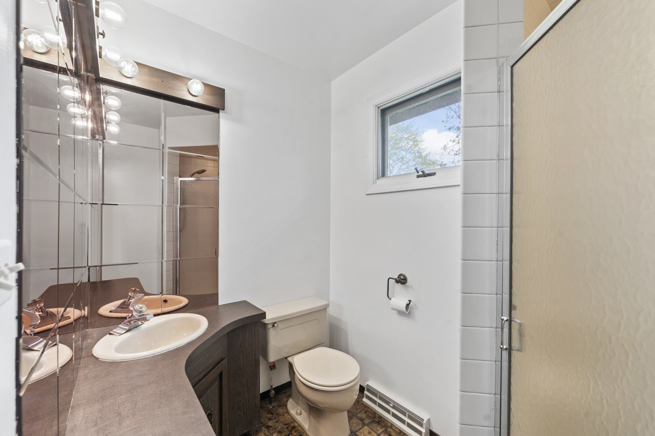 1033 Blackburn Street, Gurnee, IL 60031